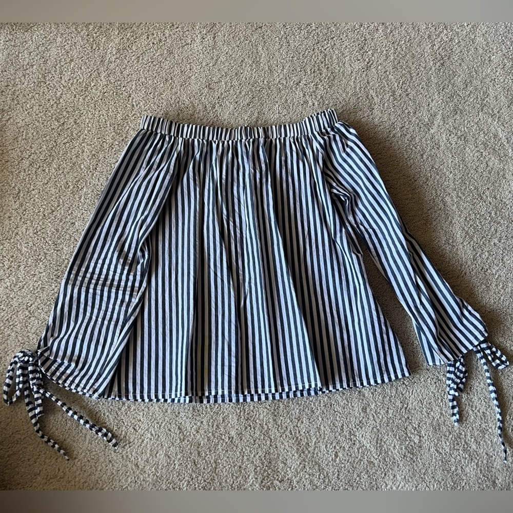 Gibiu Boutique navy blue white striped off the shoulder blouse (S)